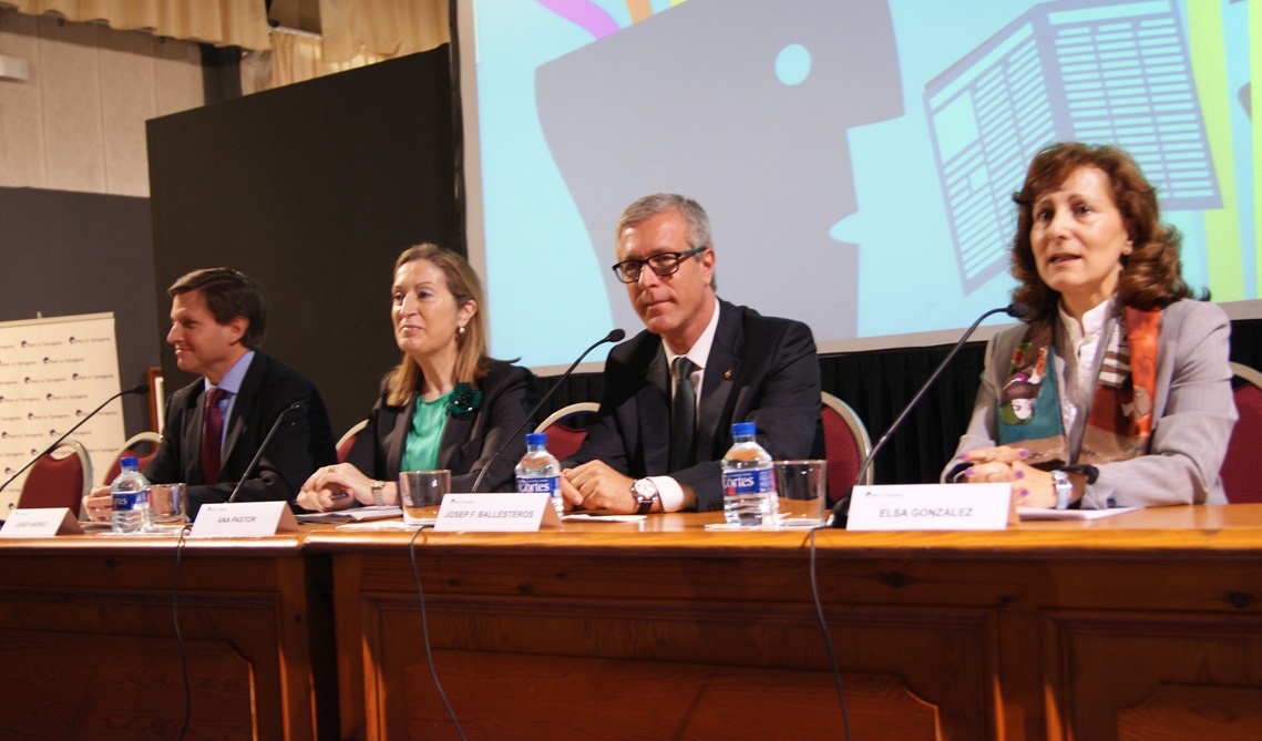 De izq. a dcha., Josep Andreu, Ana Pastor, Josep Félix Ballesteros y Elsa González. Foto: FAPE